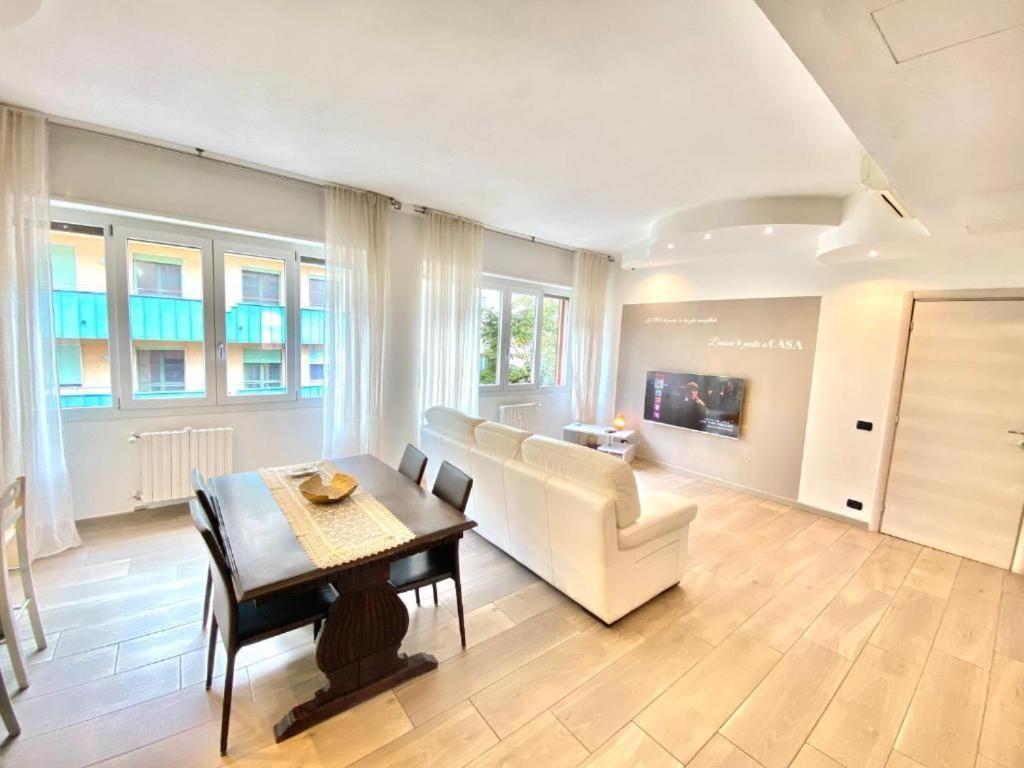 Bocconi Home, Moderno Con 2 Bagni E 2 Da Letto * Milan